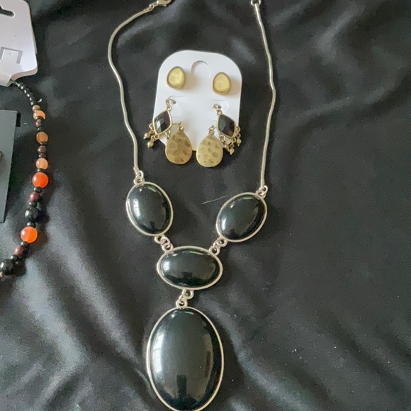 2 Necklaces & 4 Pairs of Fashionable Earrings, Gorgeous Sets🧡🔥💚❤️🔥💕🔥💙🔥♥️ - Picture 2 of 7